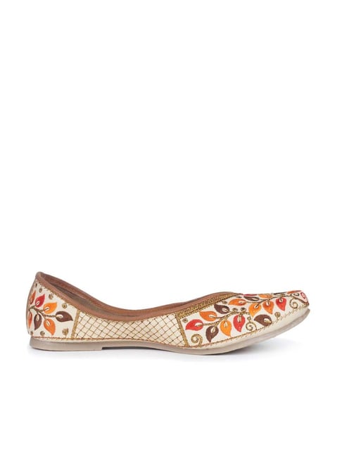 The Desi Dulhan Women's Cream Ethnic Juttis Price in India