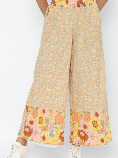 Fashion Heights Ltd - These floral print trousers from #Mango, combine  loose-legged elegance with everyday comfort, featuring elasticated waist  with a drawstring and side pockets to give a practical finish.🛍🌸 #Mango  #MangoLook #
