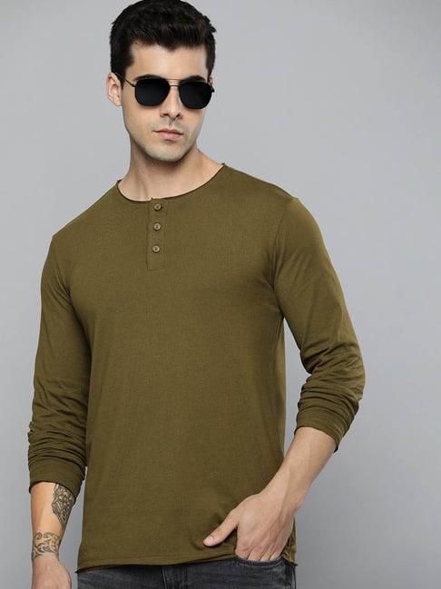 Levi's Dark Olive Regular T-Shirt for Men @ Tata CLiQ