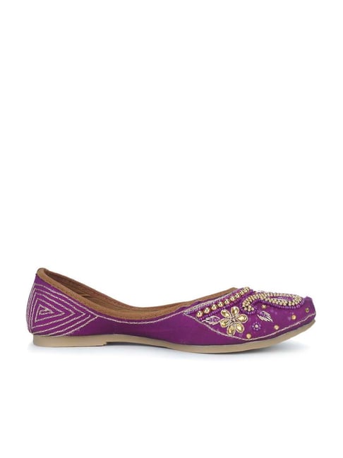 The Desi Dulhan Women's Purple Ethnic Juttis Price in India