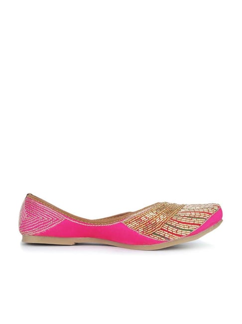 The Desi Dulhan Women's Fuchsia Ethnic Juttis Price in India