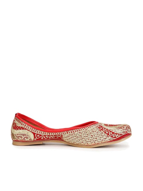 The Desi Dulhan Women's Red & Gold Ethnic Juttis Price in India