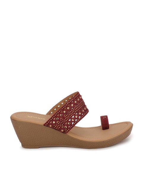 Bata Women's Maroon Toe Ring Wedges Price in India
