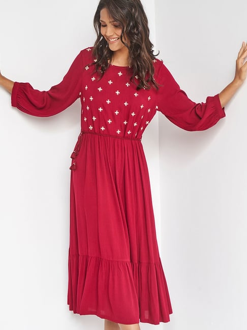 ITSE Maroon Embroidered Midi Dress Price in India