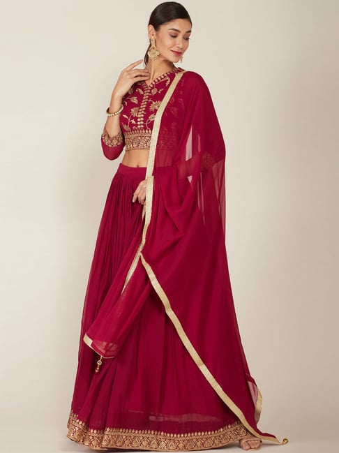 Maroon Color Splendid Bridal Look Lehenga In Velvet Fabric