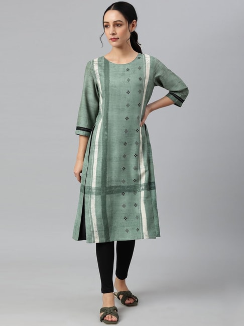 Effortless Fusion: Styling Kurtis with Jeans for a Trendy Look