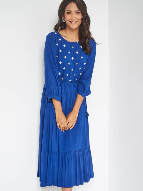 ITSE Blue Embroidered Midi Dress Price in India