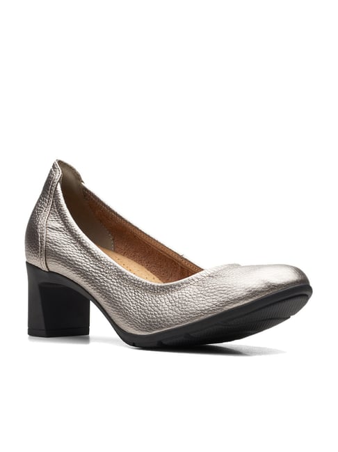 Clarks store pumps silver