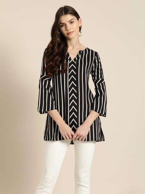 Qurvii Black & White Striped V-Neck Top