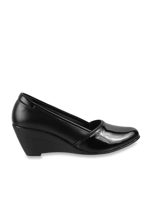 Black wedge dress discount shoes