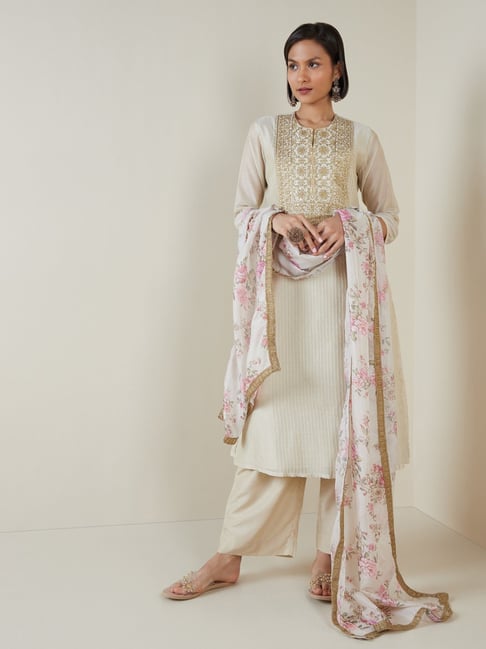 Buy Vark Red Embroidered Kurta, Palazzos and Brocade Dupatta from Westside