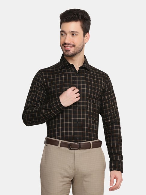 Blackberrys Black Cotton Slim Fit Checks Shirt