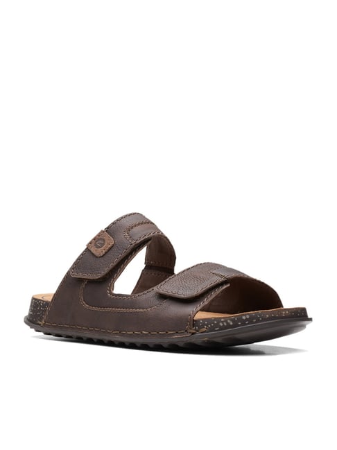 Buy Clarks Men s Crestview Easy Brown Casual Sandals for Men at