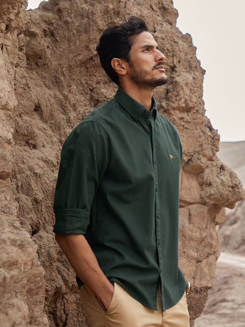 Buy ANDAMEN Dark Green Cotton Slim Fit Shirt for Men Online Tata - Main Image