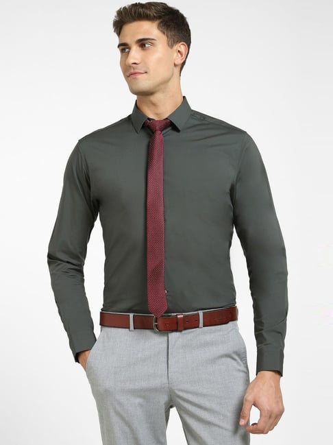 Which is the best color combination of shirt and pants for a dark green  waistcoat  Quora