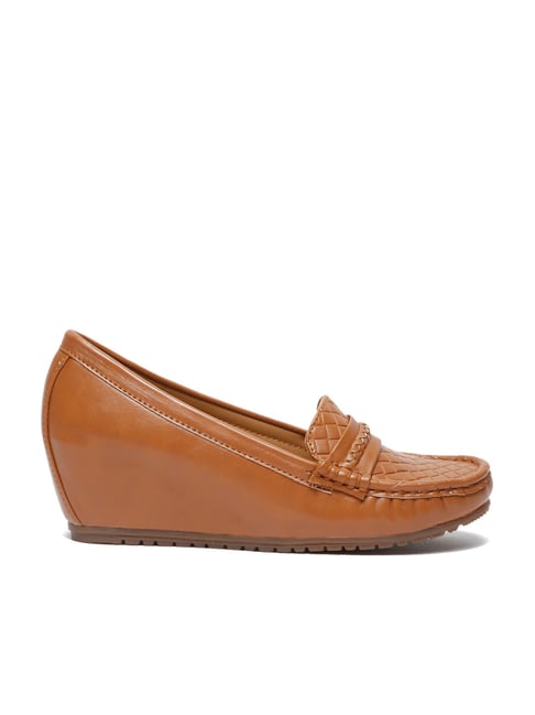 Flat N Heels Women's Tan Wedge Loafers