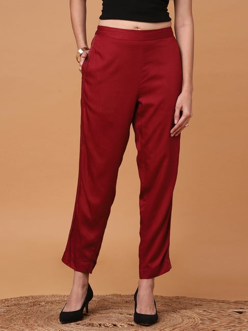 Burgundy Pants Summer Outfits For Women (48 ideas & outfits) | Burgundy  pants outfit, Velvet pants outfit, Black velvet pants