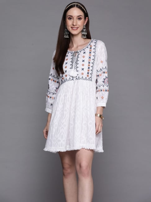 White Collection 🤍💞 Beautiful White Dress Designs For Summer | Beautiful  pakistani dresses, Girls dress outfits, Simple pakistani dresses