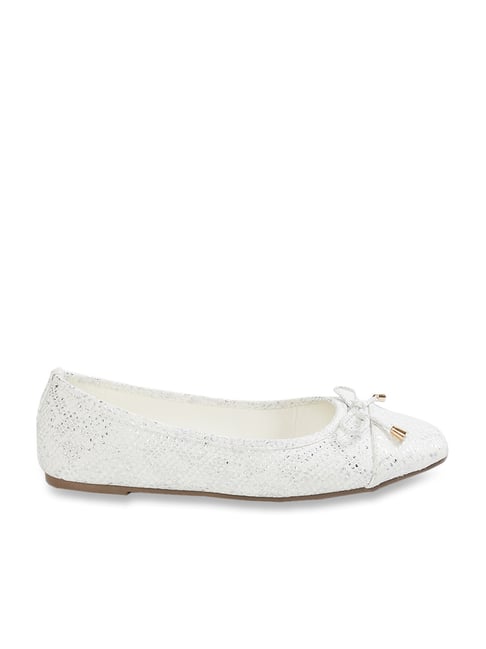 Ginger by Lifestyle Women's White Flat Ballets