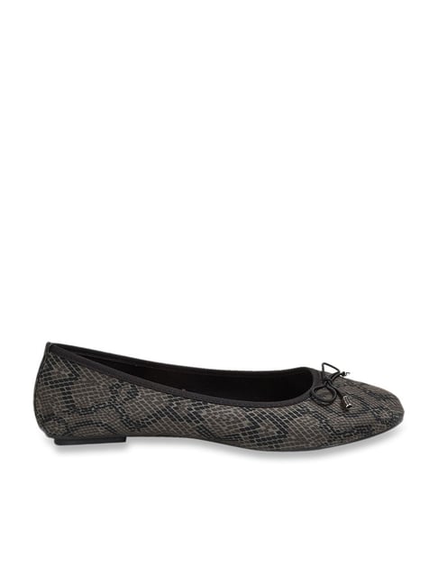 Ginger by Lifestyle Women's Black Flat Ballets