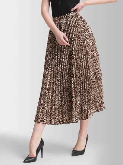Three Ways to Style a Leopard Print Skirt for Work - Corporate In Color-iangel.vn
