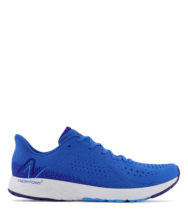 new balance running tempo trainers in blue