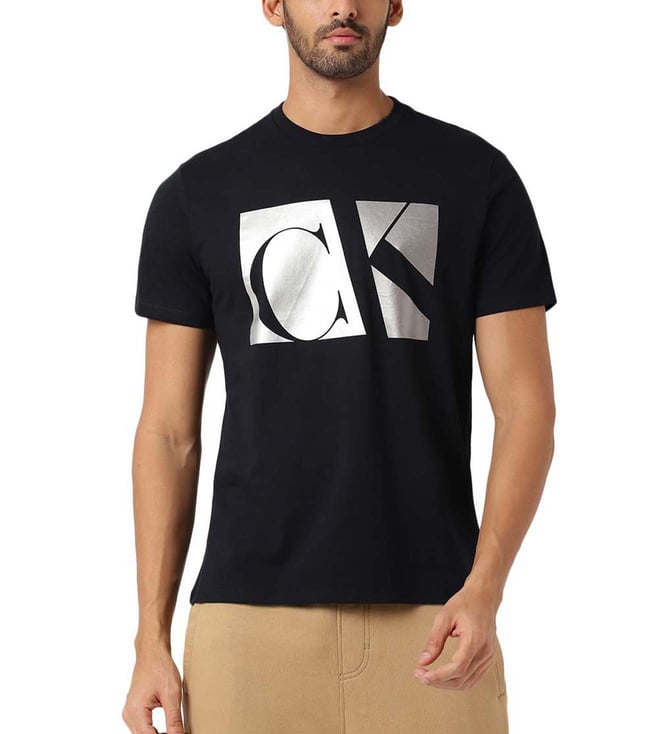 Buy Calvin Klein Badge T-Shirt - Calvin Klein Jeans in Black 2024 Online