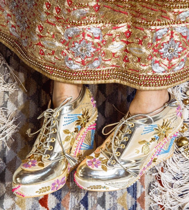 Brides Who Nailed the Quirky Sneakers With Lehenga Look | Indian bride  outfits, Best indian wedding dresses, Indian bridal outfits