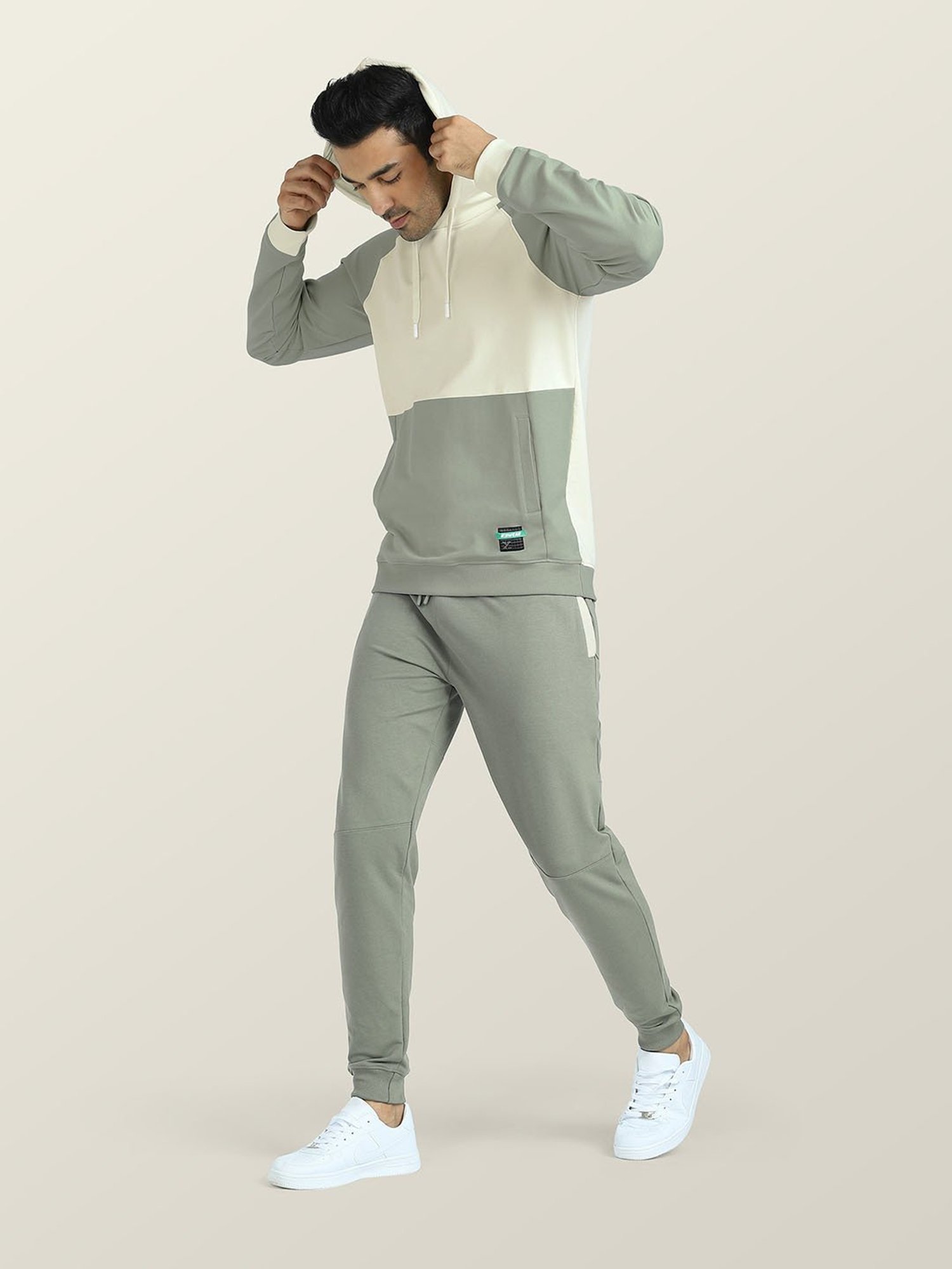 Buy XYXX White & Grey Regular Fit Colour-Block Tracksuits for Men Online @  Tata CLiQ