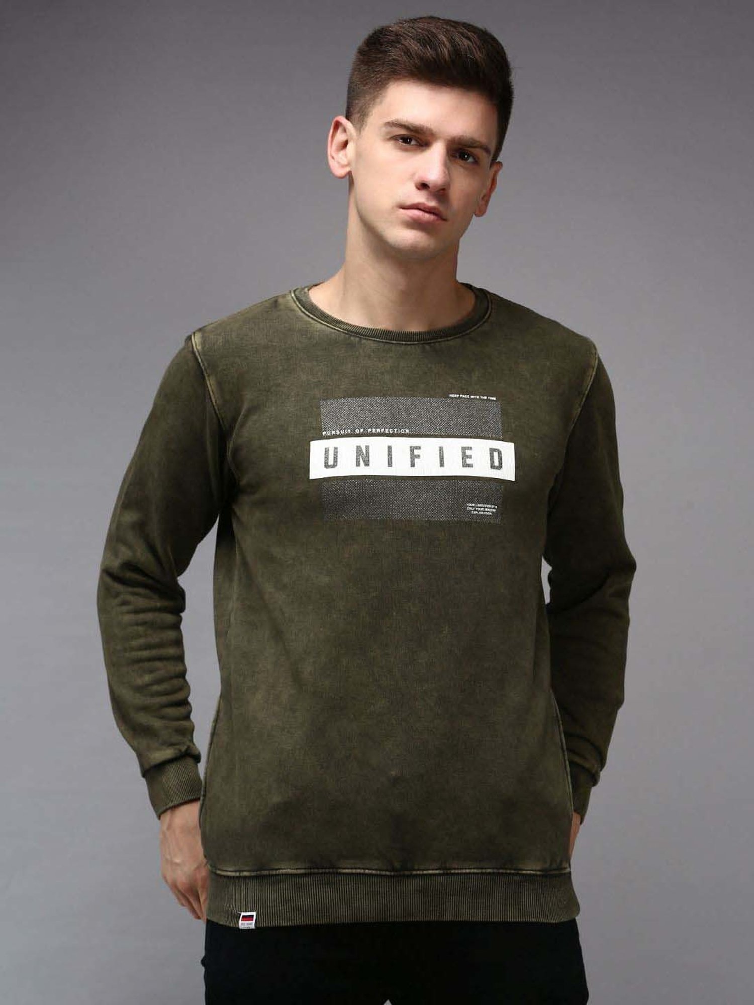 Buy Levi's Green Cotton Regular Fit Printed Sweatshirt for Mens Online @  Tata CLiQ