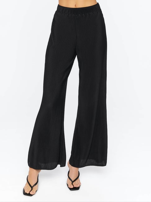 Forever 21 Black Striped Regular Fit Mid Rise Pants