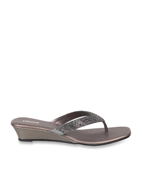 Mochi Women's Gun Metal Thong Wedges