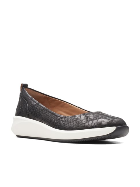 Clarks wedge sale pump