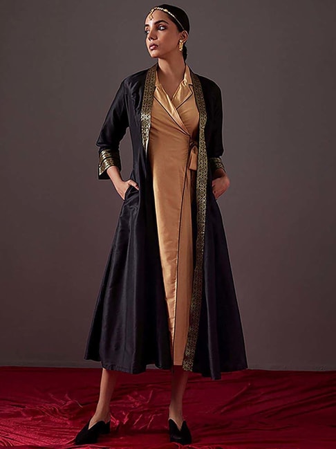 Long Coat Outfits- A Women's Guide in 2023 - The Jacket Maker Blog
