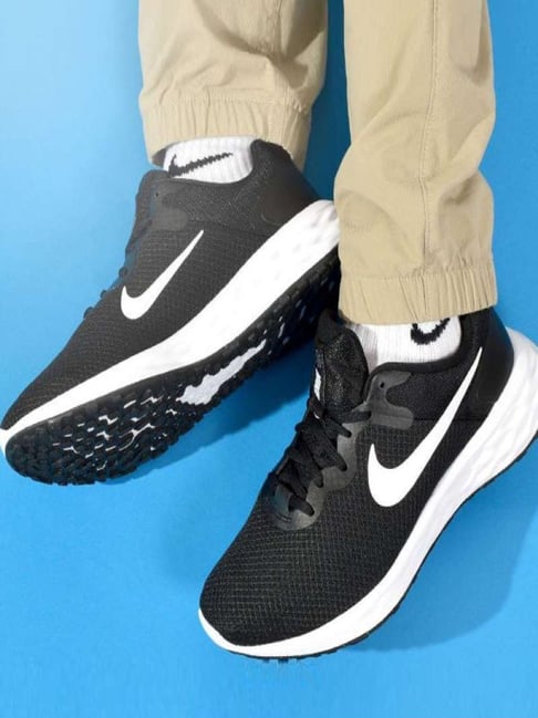 Nike Men's REVOLUTION NN 4E Black Running Shoes