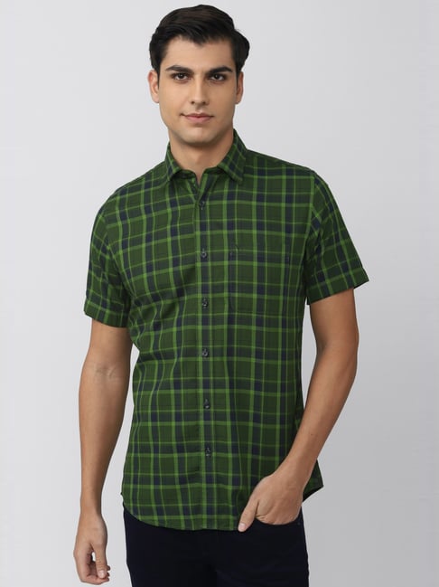 Van heusen sport outlet men's checkered casual shirt