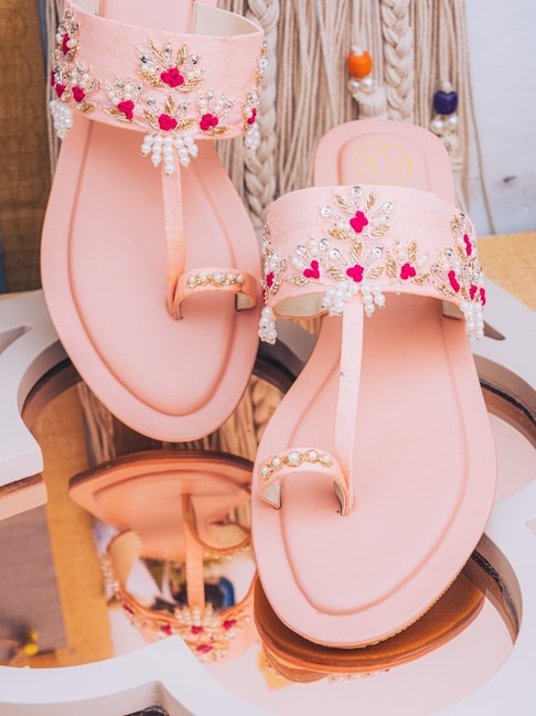Mochi Rose Gold Toe Ring Sandals Price in India, Full Specifications &  Offers | DTashion.com