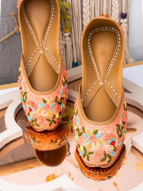 NR by Nidhi Rathi Women's Peach Ethnic Juttis-picture-43