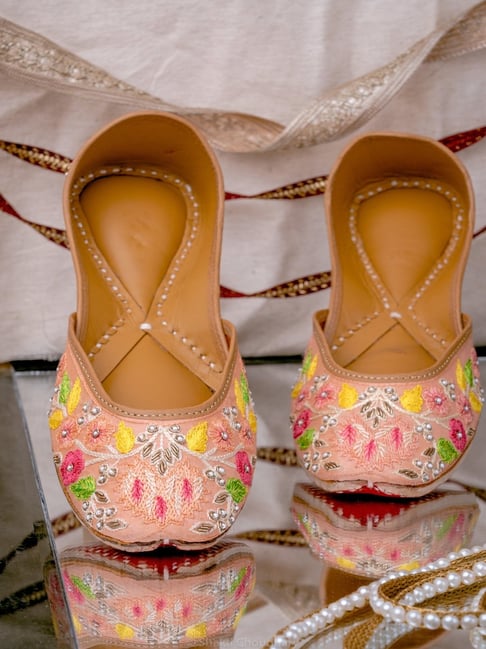 NR by Nidhi Rathi Women's Peach Ethnic Juttis-picture-47