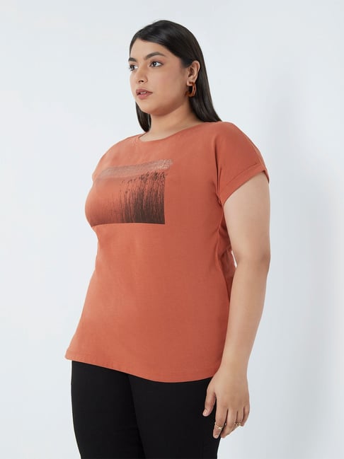 Gia Curves by Westside Rust Printed T-Shirt