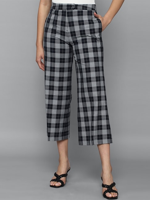 Buy online Gracious Grey Cropped Pants from bottom wear for Women by Fast N  Fashion for ₹379 at 58% off | 2024 Limeroad.com