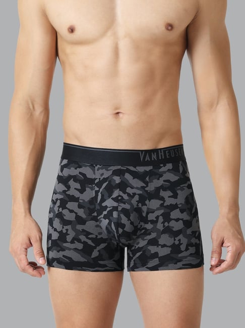 Buy Van Heusen Innerwear Men 4-Way Stretch & Body Defining Fit Trunks -  Black online