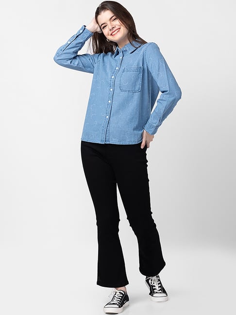 Denim Button-Up Shirt: Four Outfits - Michelle Tomczak