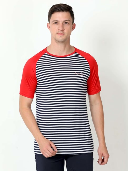 Masculino Latino Navy & Red Regular Fit Striped Sports T-Shirt